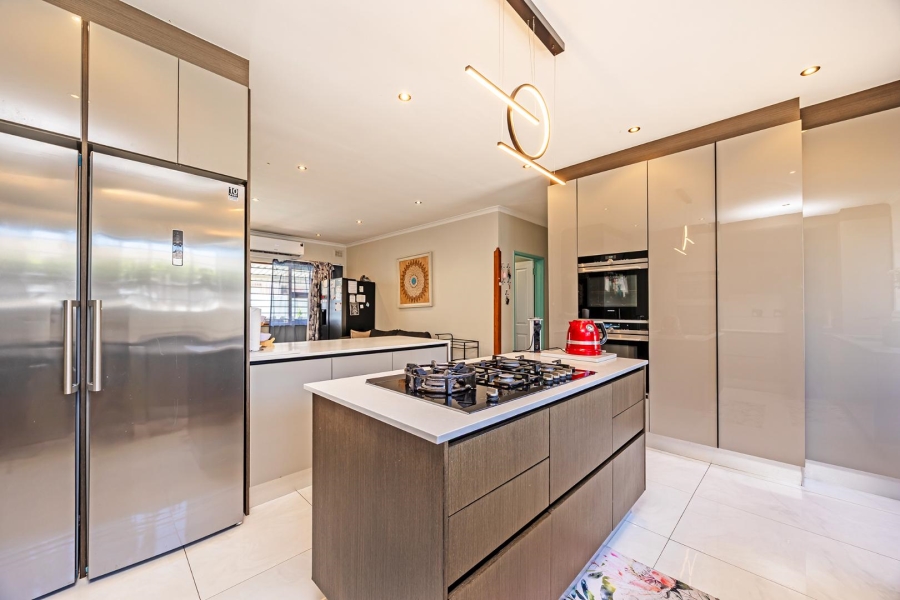 5 Bedroom Property for Sale in Panorama Western Cape